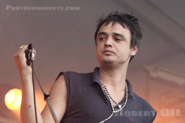 BABYSHAMBLES - 2005-08-26 - SAINT CLOUD - Domaine National - Scene de la Cascade - Peter Doherty